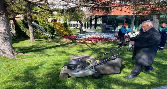 Başkan Büyükkılıç’tan belediye parkında bahar mesaisi