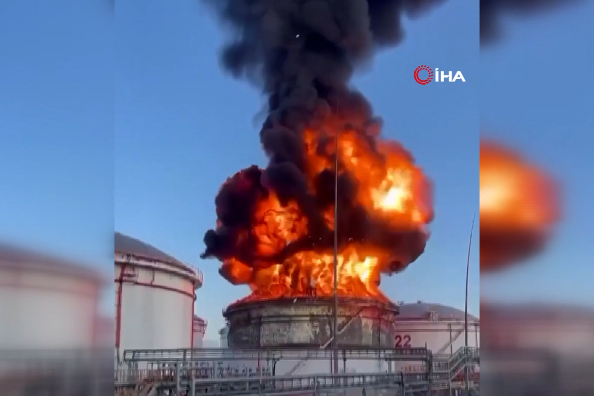 Rusya&#039;da petrol depolama tesisinde yangın