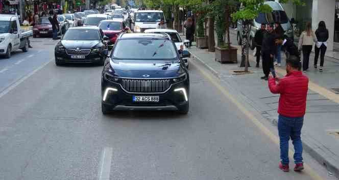 Isparta Belediye Başkanı Şükrü Başdeğirmen Togg’la şehir turu attı