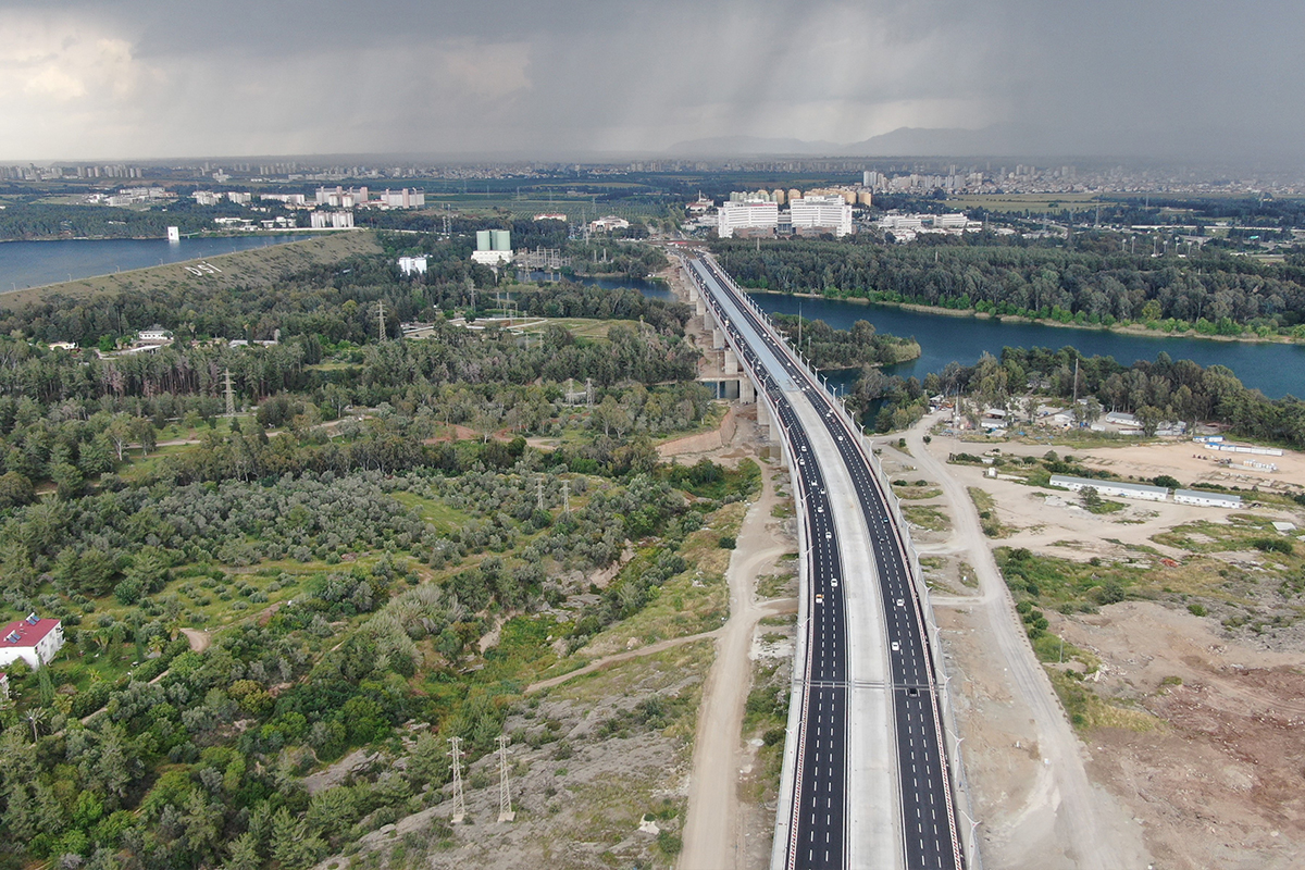 Türkiye'nin en uzun 4'üncü köprüsü Adana'da ulaşımı rahatlattı