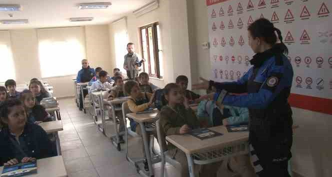 Arnavutköy’de ilkokul öğrencilerine uygulamalı trafik eğitimi