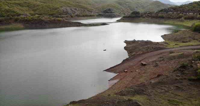 Kuraklığı fırsata çevirmişlerdi: İlkbaharla su seviyesi yükseldi, yol sular altında kaldı