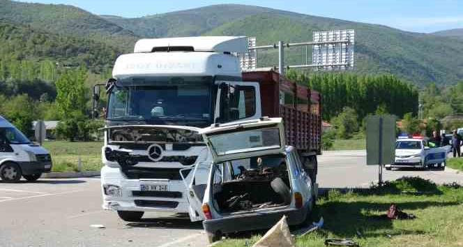 Tokat’ta tır ile otomobilin çarpıştığı kazada; tır şoförü gözaltına alındı