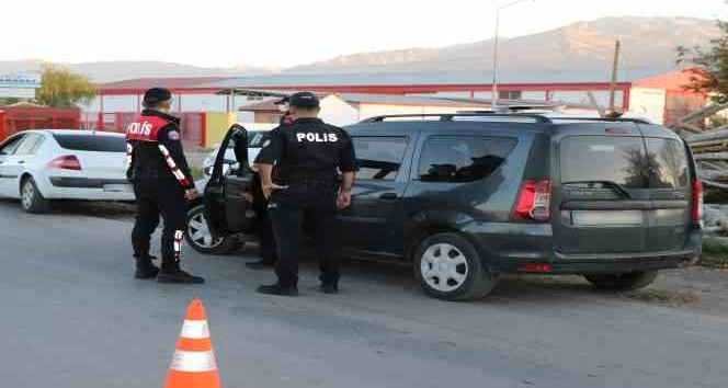 Erzincan’da nisan ayında 60 aranan şahıs ile 50 kaçak göçmen yakalandı