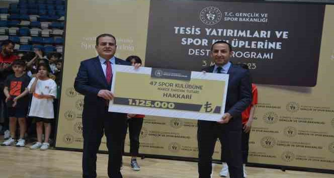 Hakkari’de 48 spor kulübüne 1 milyon 125 bin TL nakdi destek