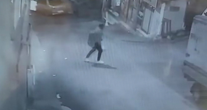 Beyoğlunda film gibi hırsızlık kamerada: Çalıştığı iş yerini soydu, ihbarı yapan kişi hırsız çıktı