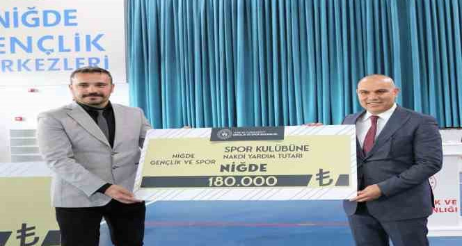 Niğde’de amatör spor kulüplerine 1 milyon yardım yapıldı