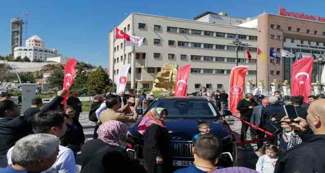 Keçiören’de vatandaşların beğenisine sunulan Togg yoğun ilgi gördü