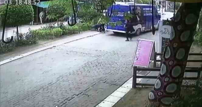 Balıkesir’de AK Parti seçim aracına saldırı