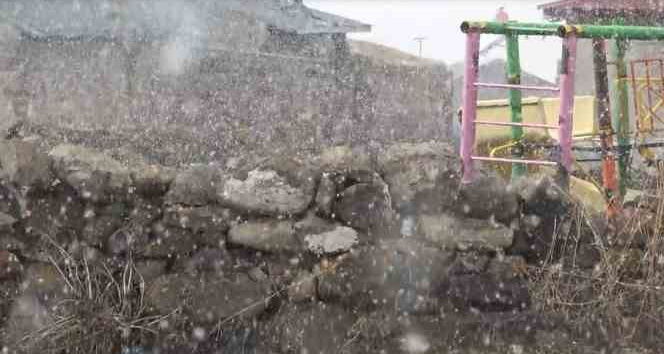 4 Mayıs’a karla uyandılar