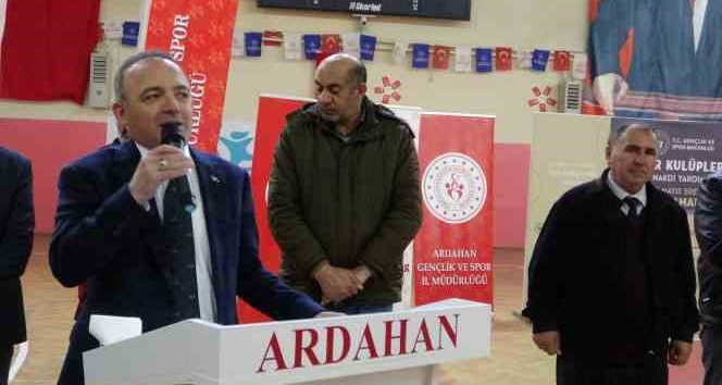Ardahan’daki amatör spor kulüplerine ayni ve nakdi yardım yapıldı