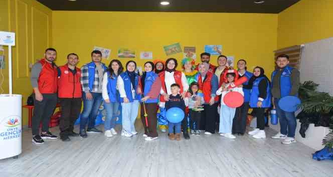 Bu proje sosyalleştiriyor: Sosyal medyadan uzaklaşan minikler, sosyal alanda oyunun keyfini yaşadılar