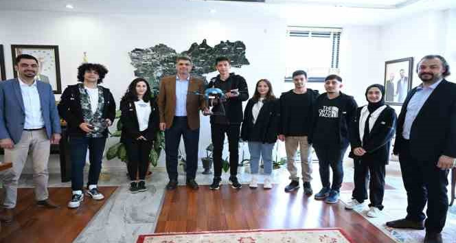 Gençlerin projesi performans ödülü kazandı