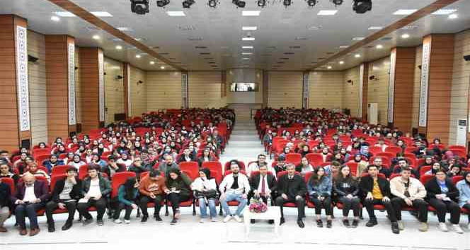 Kişisel Gelişim Uzmanı İpek, öğrencilerle buluştu