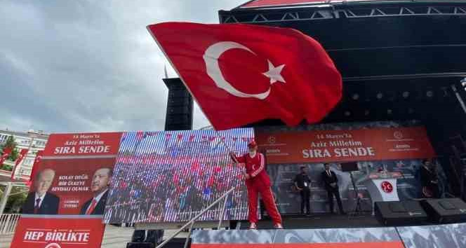 MHP’nin sembol ismi “Bayrak Dede” Aydın’da vatandaşları coşturdu