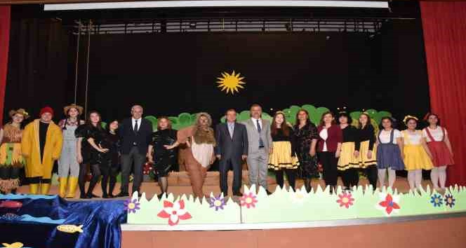 Çan Karşıyaka Hacı Fatma Bodur Mesleki ve Teknik Anadolu Lisesi’nden tiyatro gösterisi