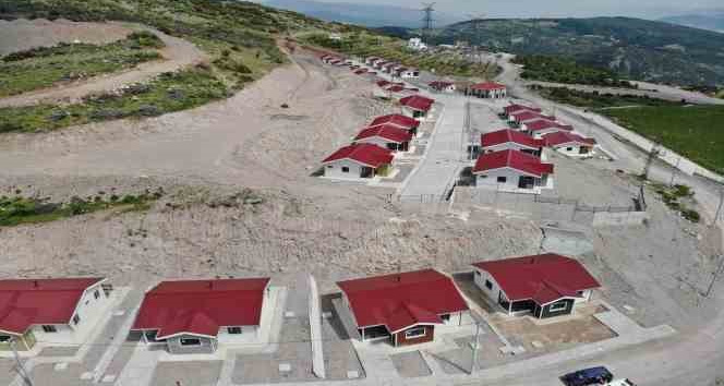 İzmir’deki heyelan mağdurları yeni evlerine kavuştu