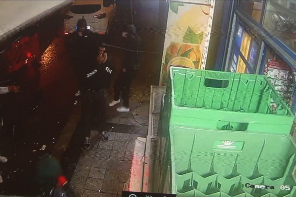 Beyoğlu’da büfeye silahlı saldırı güvenlik kamerasında