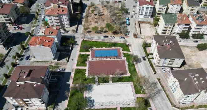 Güzelyurt Mahallesinde Parklar Yenileniyor