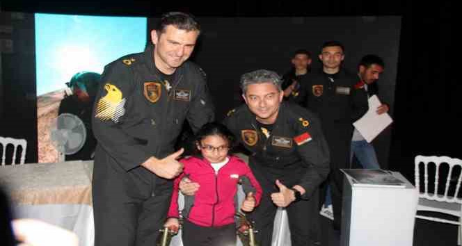 Kayseri’de SOLOTÜRK pilotlarına yoğun ilgi