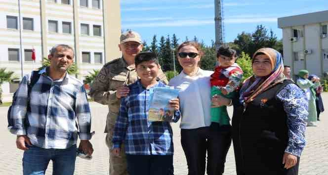 Jandarma özel çocukları unutmadı