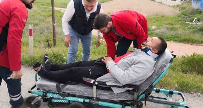 Otomobil kamyonete çarptı: 2 yaralı
