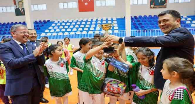 Hacılar Kapalı Spor Salonu ilk etkinliğe ev sahipliği yaptı