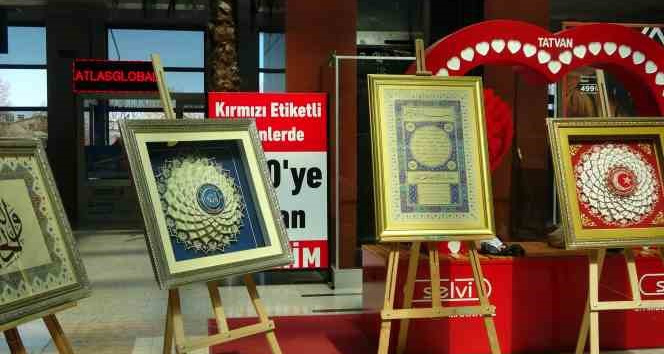 Tatvan’da depremzede öğrenciler yararına sergi açıldı