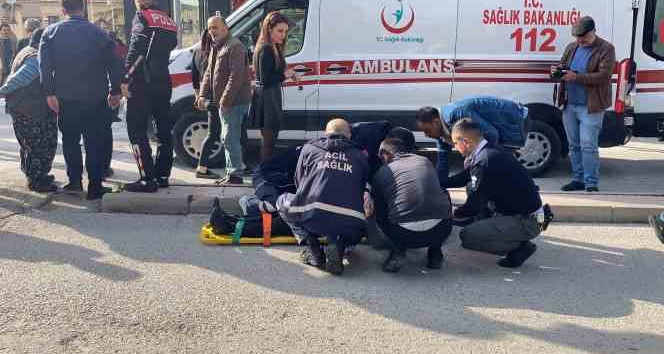 Burdur’da motosiklet yayaya çarptı: 2 yaralı