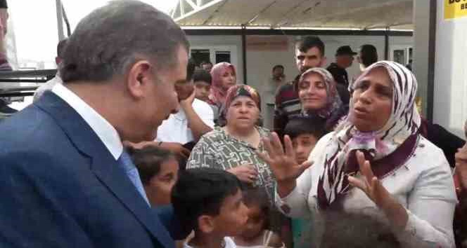 Bakan Koca’yı karşısında görünce gözyaşlarına hakim olamadı