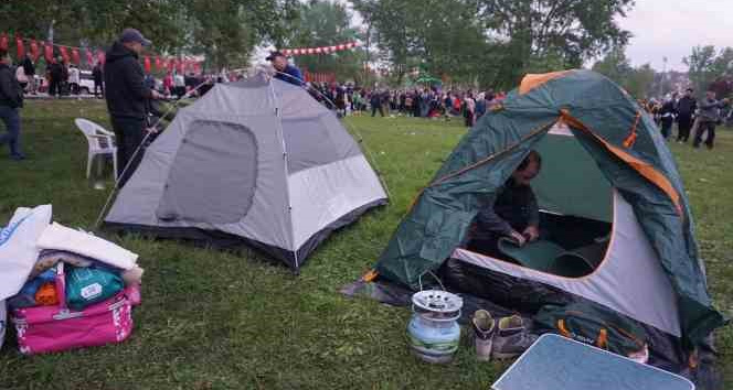 Kakava coşkusunu ve eğlencenin tadını çadırlarında çıkardılar