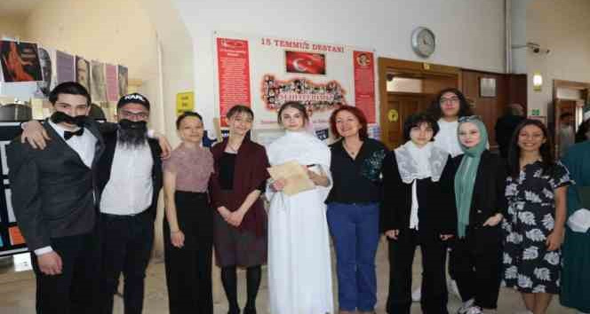 Eskişehir Atatürk Lisesi’nin bir koridoru artık ‘Felsefe Sokağı’