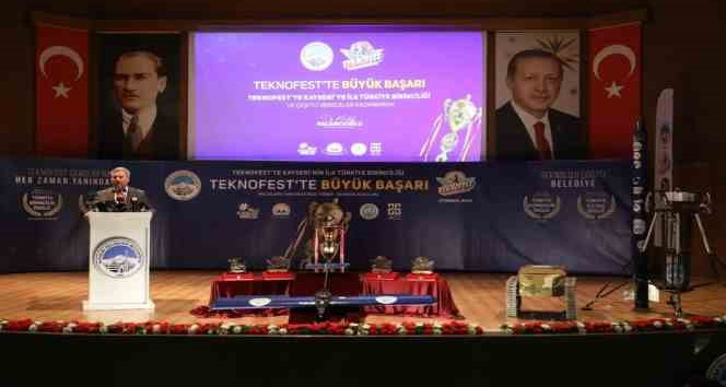 Melikgazi Belediyesi TEKNOFEST gururlarını Hulusi Akar’ın elinden ödüllendirdi