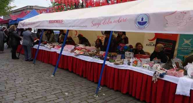 Trabzon’da depremzedeler için hayır panayırı düzenlendi