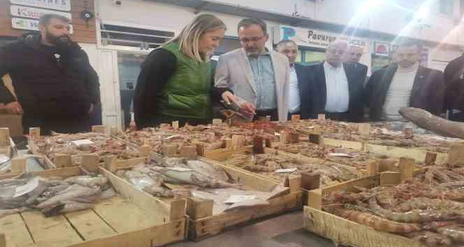 Bakan Kasapoğlu balıkçı esnafıyla bir araya geldi
