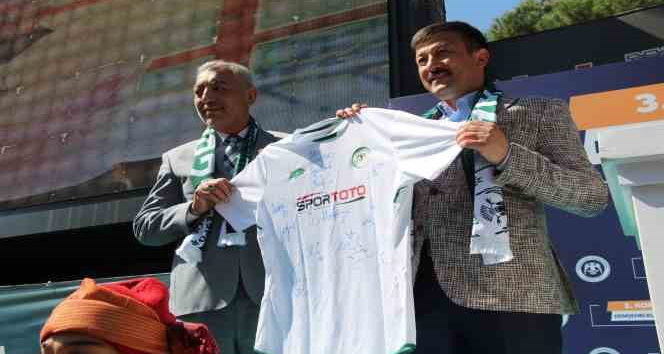 AK Partili Dağ ve milletvekili adayları İzmir’de Konyalılar ile buluştu