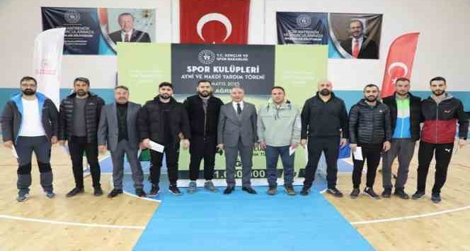Ağrı’da Amatör Spor Kulüplerine 1 Milyon 80 Bin TL destek