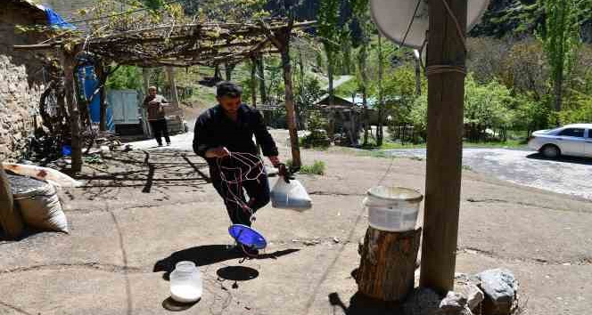 Beytüşşebap’ta elektrik bölümü üniversite öğrencisi yaptığı çalışmalarla köylerin ihtiyacını karşılıyor