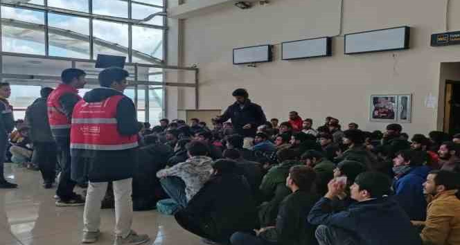 Ağrı’da 80 düzensiz göçmen yakalandı
