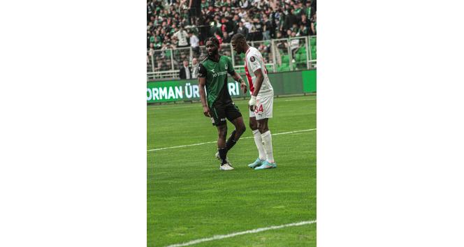 Spor Toto 1. Lig: Sakaryaspor: 3 - Pendikspor: 2