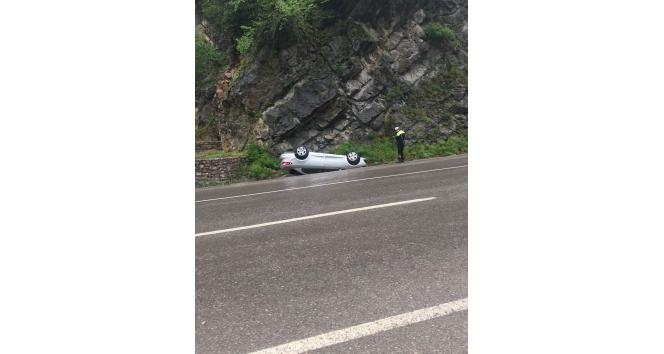 Takla atan otomobilden hafif yaralı çıktı