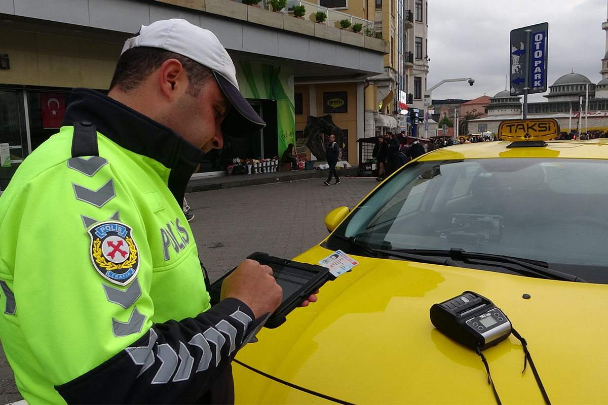 Taksi şoförü taksimetreyi açmadı turistten 2 bin 750 lira para istedi