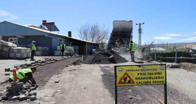 Ardahan’da yol yapım çalışmaları sürüyor
