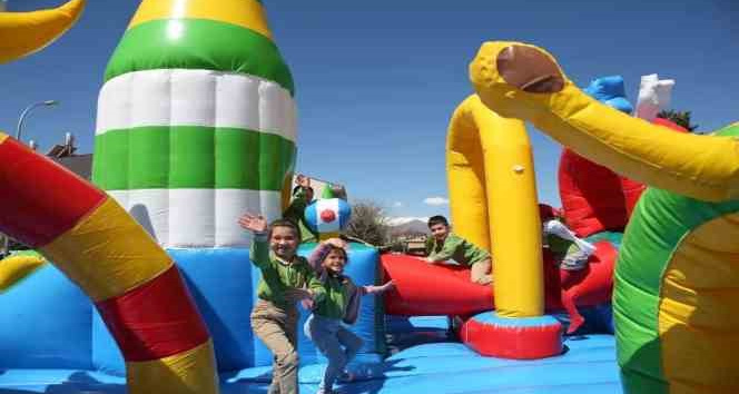 ’Polislerle Macera Adası’ projesiyle okullar balon park ile neşeleniyor