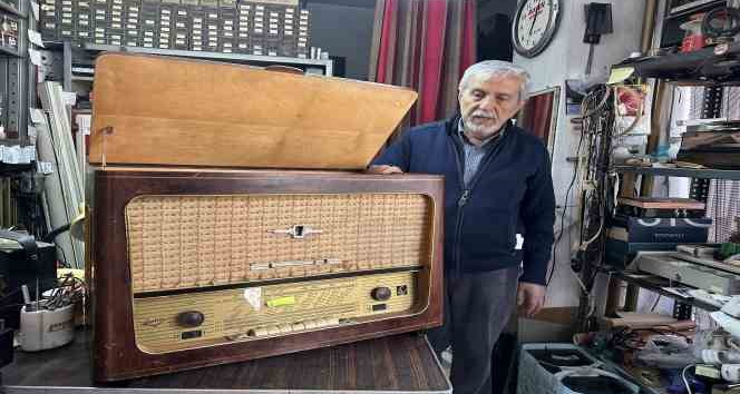 Vatandaşlar antika radyo tamiri yerine sıfır radyoya yöneliyor