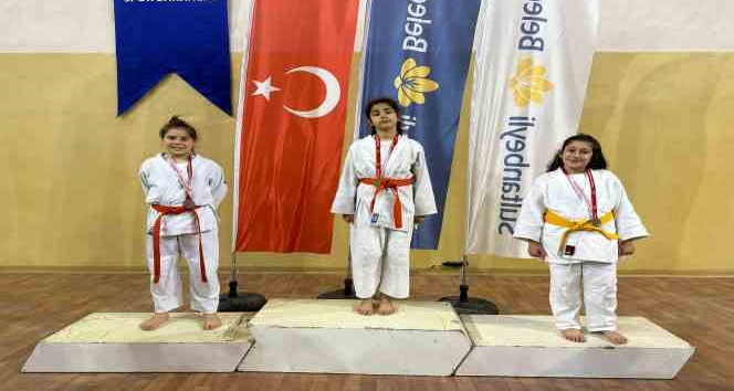 İstanbul Süper Minikler İl Şampiyonası’nda Büyükçekmece’yi temsil eden sporcular 1 altın 1 bronz madalya kazandı