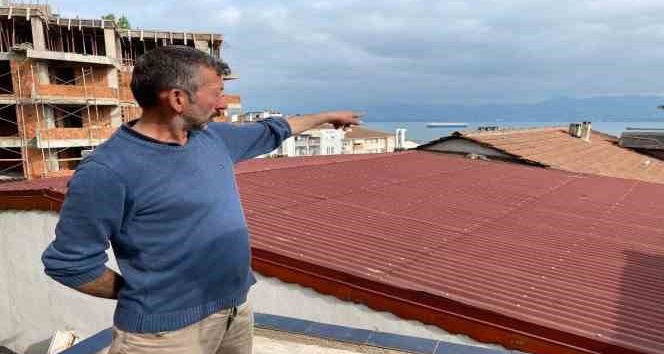 Çatıya çıkan koç hem güldürdü hem uğraştırdı
