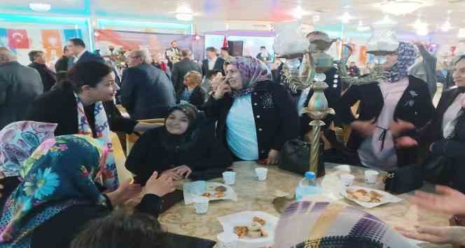 Kırşehir’in en büyük aşireti AK Partili adaylarla bir araya geldi