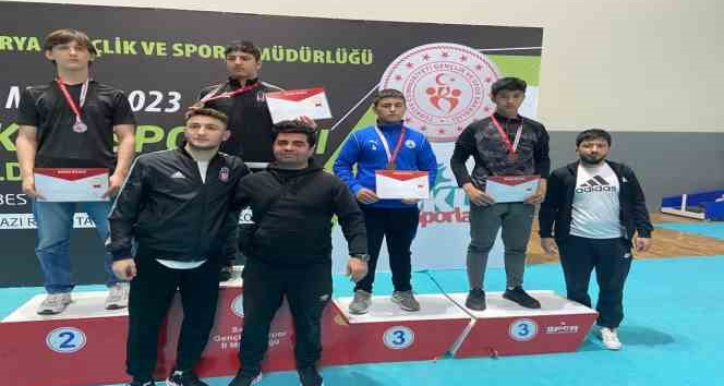 Alaplı Pehlivanlar madalyayla döndü