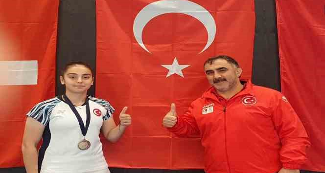 Erzincanlı badmintoncu Korkut, Avusturya’da 3’ncü oldu